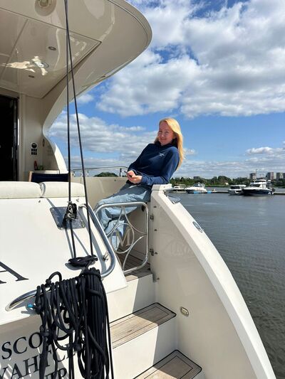  ,   Angel, 43 ,     , c 