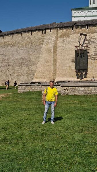  --,   Yrriy, 44 ,   ,   , c , 