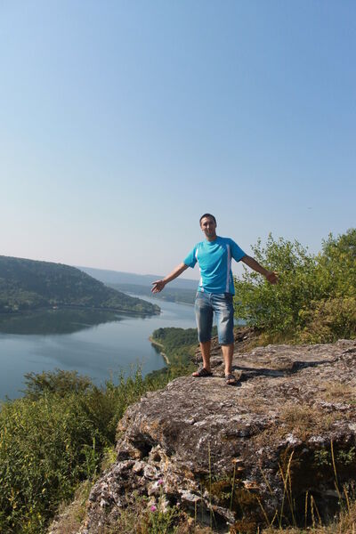  ,   Viktor, 34 ,  