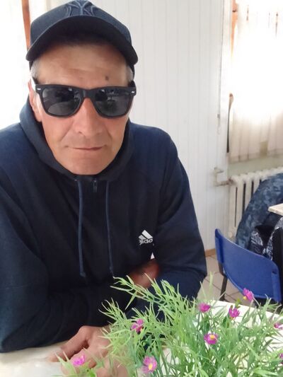  ,   Viktor, 48 ,   