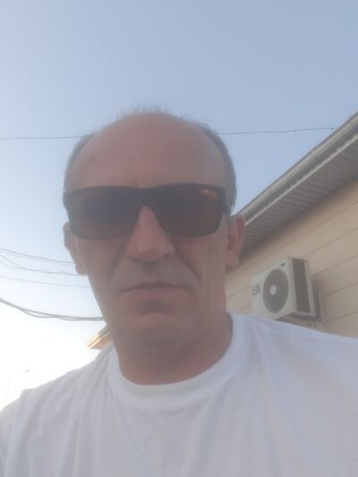  ,   Onise, 43 ,   ,   