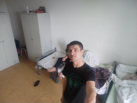  ,   Valik, 32 ,   ,   