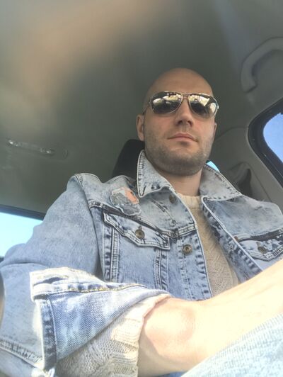 -,   Tom, 42 ,   ,   