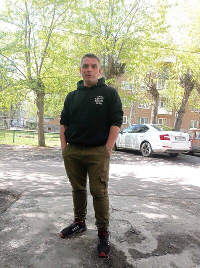  ,   Viktor, 33 ,   ,   