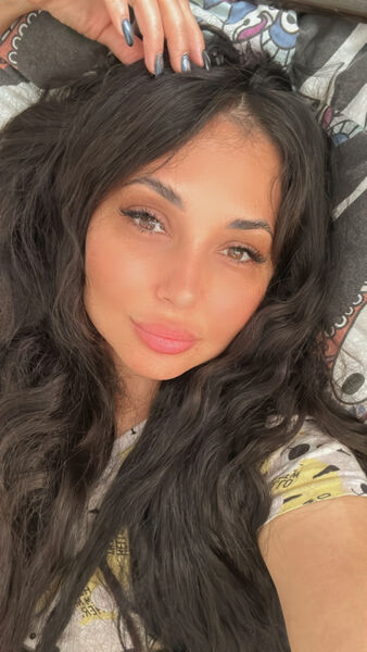  ,   Mia, 32 ,   ,   