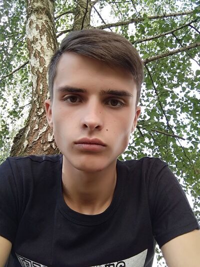  ,   Viktor, 25 ,   