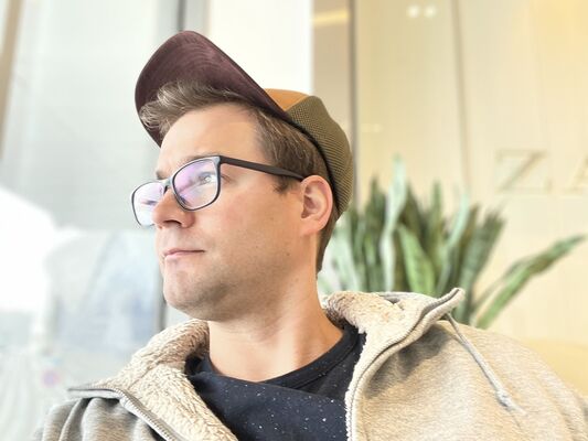  ,   Maxim, 38 ,   ,   