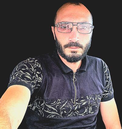  ,   Armen, 32 ,   ,   
