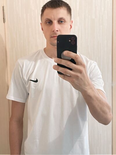  ,   Denis, 39 ,   c 