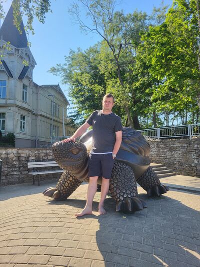  ,   Viktor, 39 ,   ,   