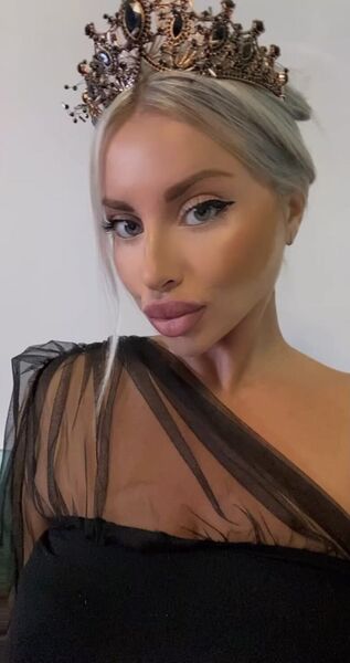  ,   Kari, 32 ,  
