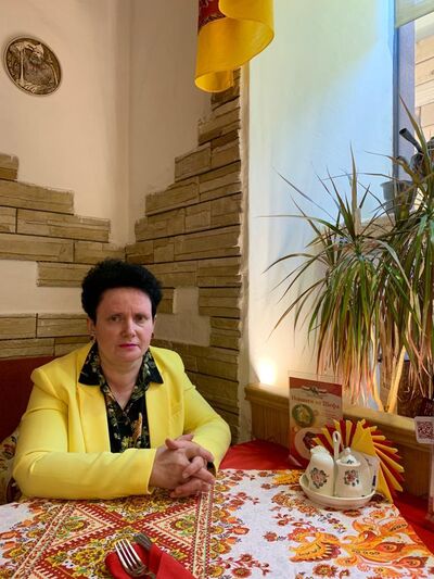  ,   Elena, 55 ,   c 