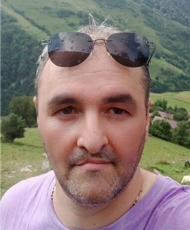  53260977  Levani, 46 ,    