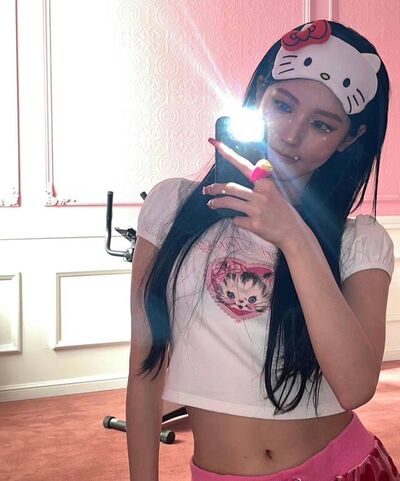  ,   Mia, 32 ,   ,   