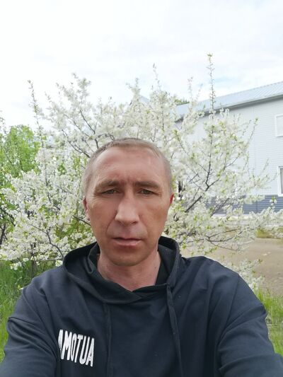  ,   Viktor, 46 ,  