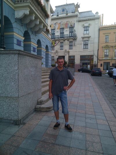  ,   Valentyn, 51 ,   ,   , c 