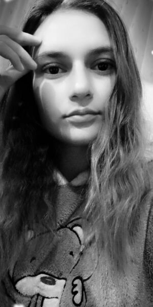  ,   Veronica, 28 ,   