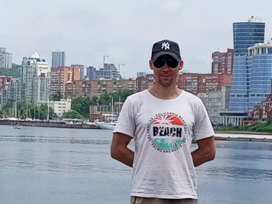  ,   Viktor, 35 ,   c 