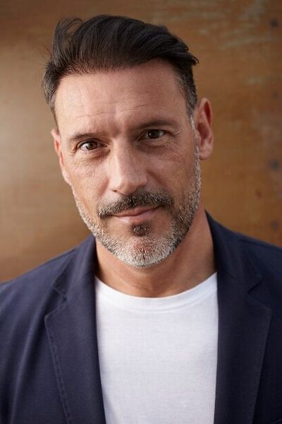  ,   Viktor, 47 ,   ,   