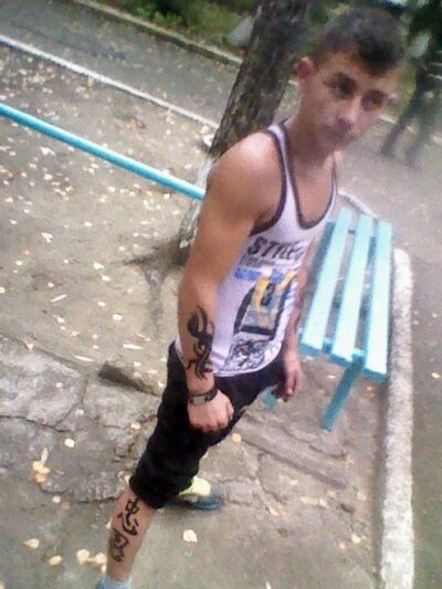  ,   Viktor, 34 ,   