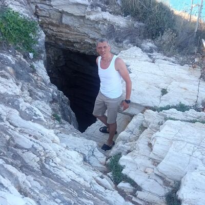  Kartuzy,   Andrii, 44 ,   ,   