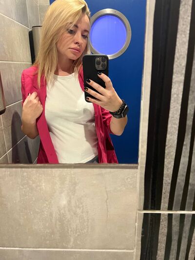  ,   Violetta, 32 ,   c 