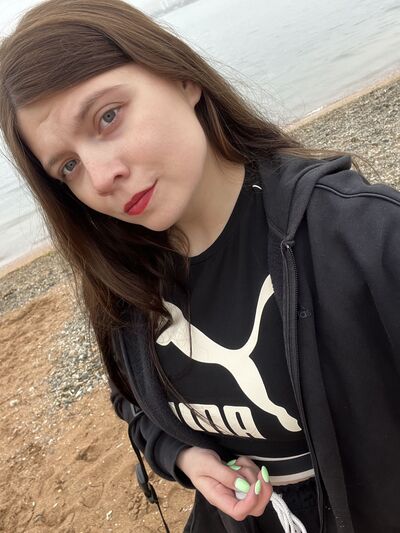  ,   Viktoria, 26 ,  