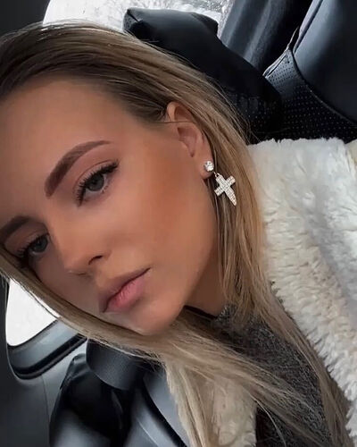  ,   Chloe, 27 ,   ,   , c , 