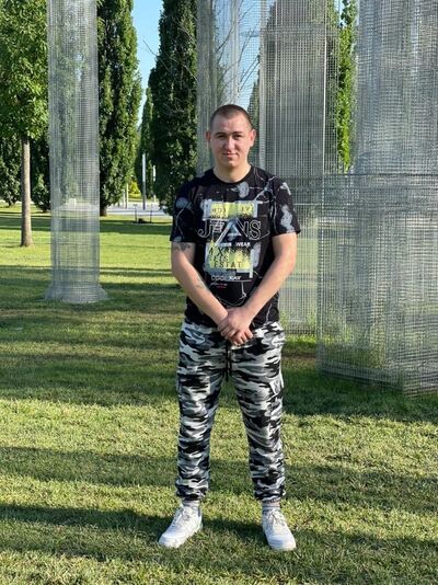  ,   Vladislav, 27 ,   ,   