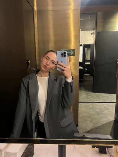  ,   Anastasia, 23 ,   c 