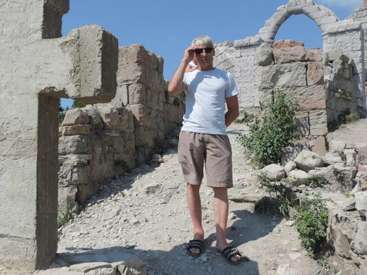  ,   Alex, 59 ,   