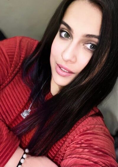  ,   Adelina, 26 ,   c 