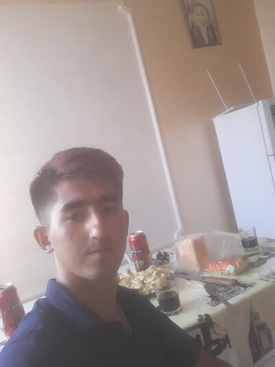  ,   Artur, 25 ,   ,   , c 