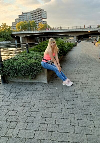  ,   Tania, 38 ,   c 