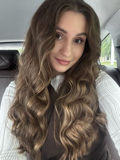  ,   Anya, 21 ,  