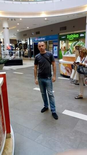  20645047  Igor, 37 ,    