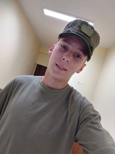  ,   Artyom, 21 ,   ,   