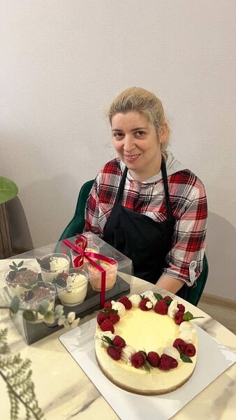  ,   Elena, 42 ,   c , 