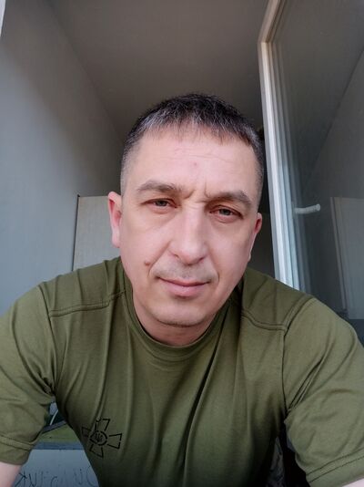  ,   Viktor, 44 ,   ,   