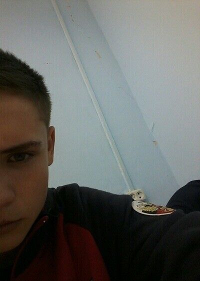  18768627  Denis, 24 ,    --