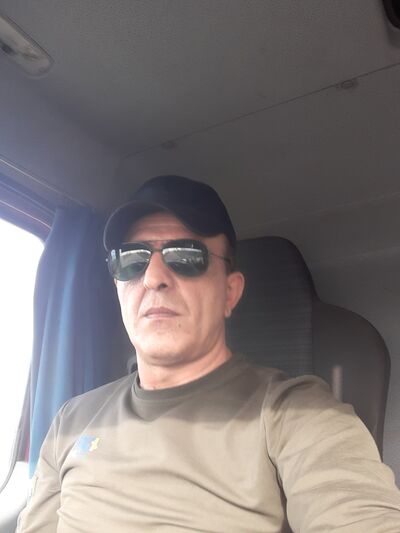  ,   Gagik, 49 ,   ,   