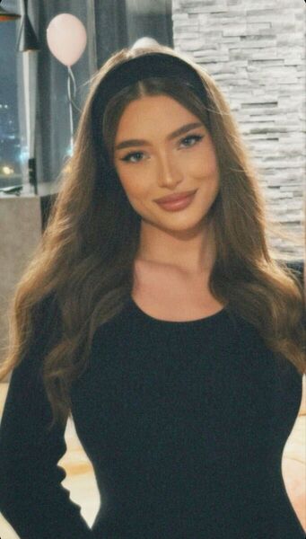  ,   Yana, 25 ,   ,   