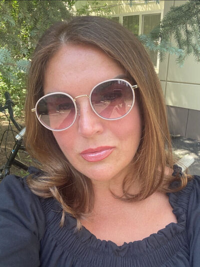  ,   Elina, 46 ,   ,   