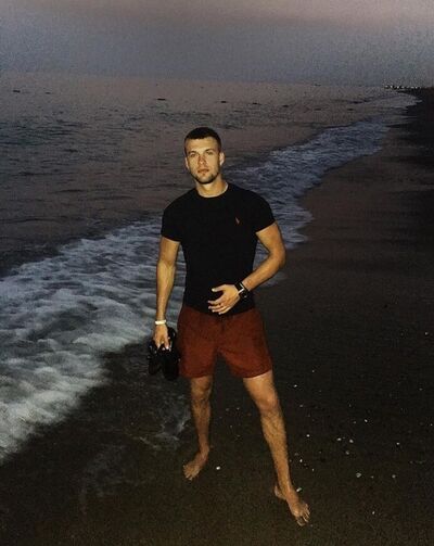  ,   Grisha White, 28 ,   ,   , c , 