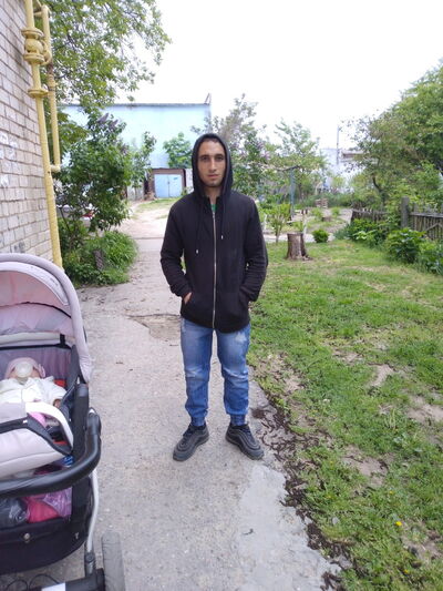  ,   Guram, 27 ,   ,   , c 