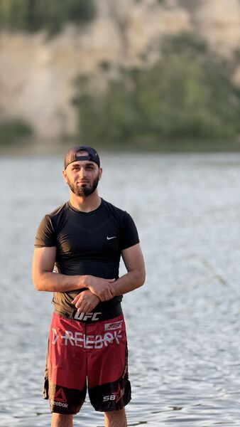  -,   Malik, 28 ,   ,   , c , 