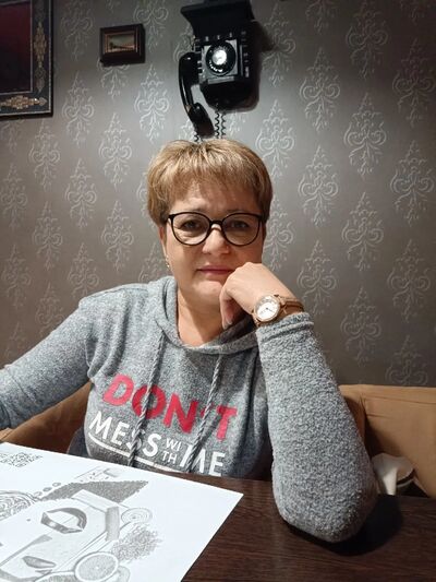  ,   Lilia, 56 ,  