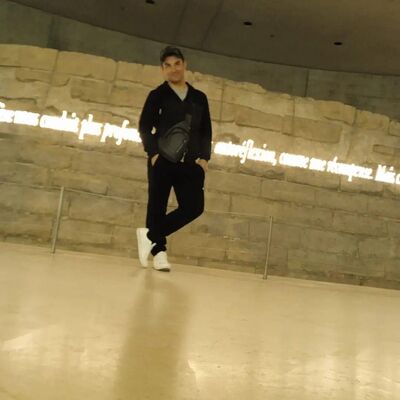  Charenton-le-Pont,   Dmitry, 33 ,   ,   