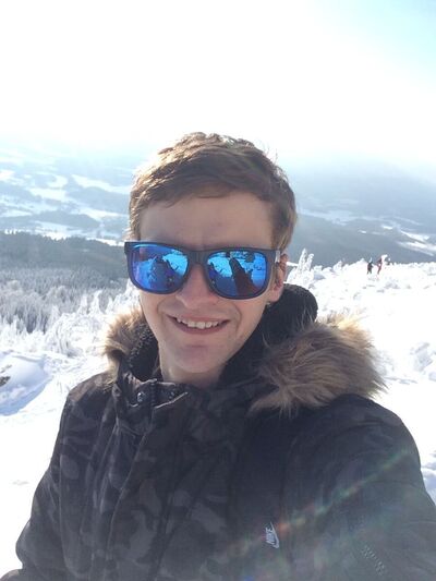  ,   Viktor, 32 ,   ,   , c , 