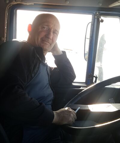  ,   Aleks, 49 ,   c 